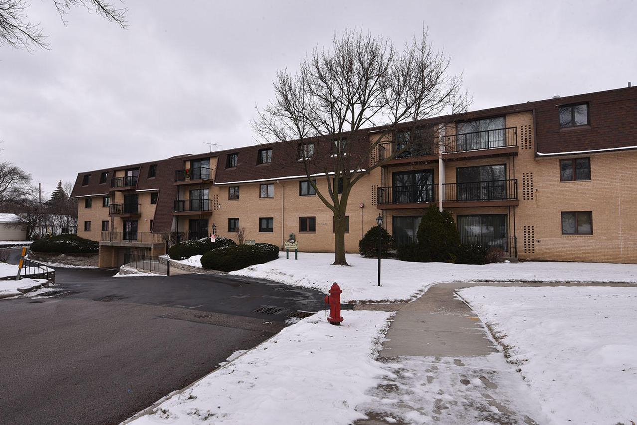 3239 S 58th St #203, Milwaukee, WI 53219