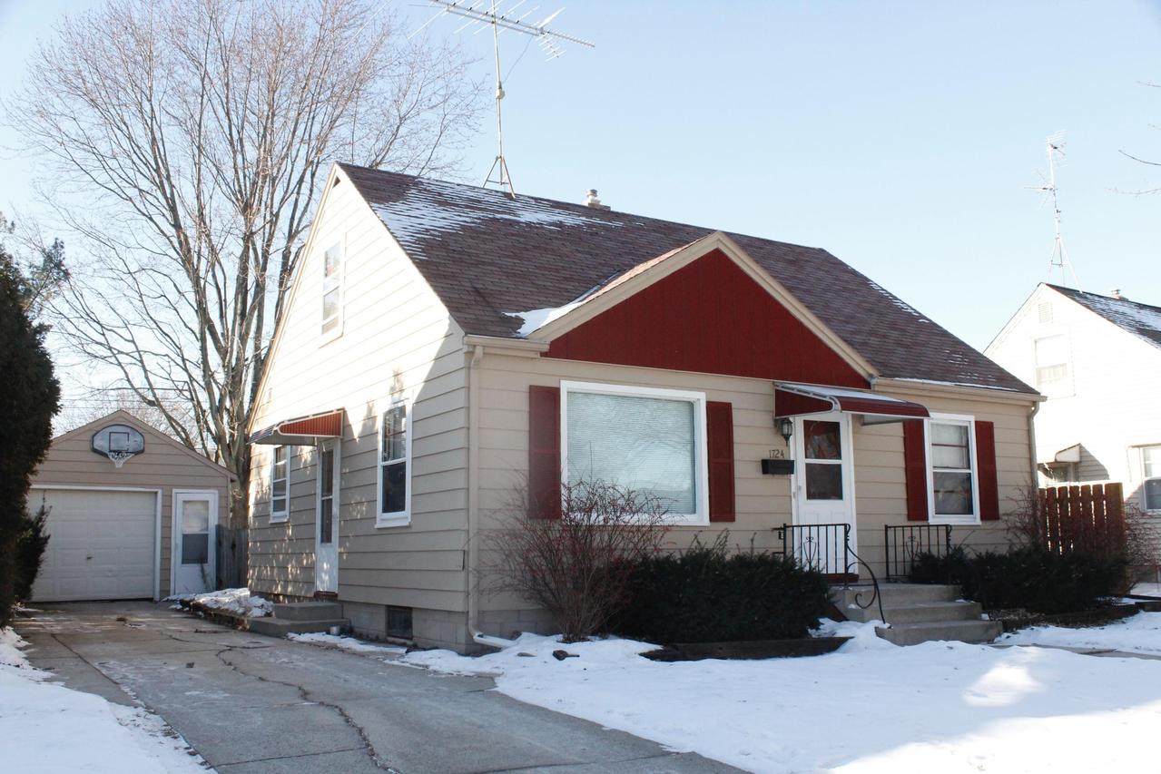 1724 S 21st St., Sheboygan, WI 53081