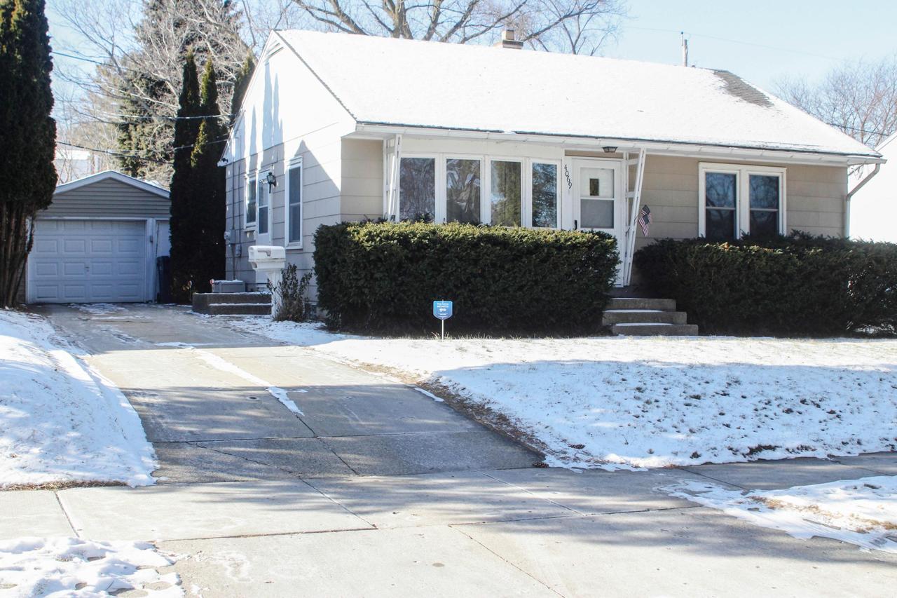 4069 S Packard Ave, Saint Francis, WI 53235