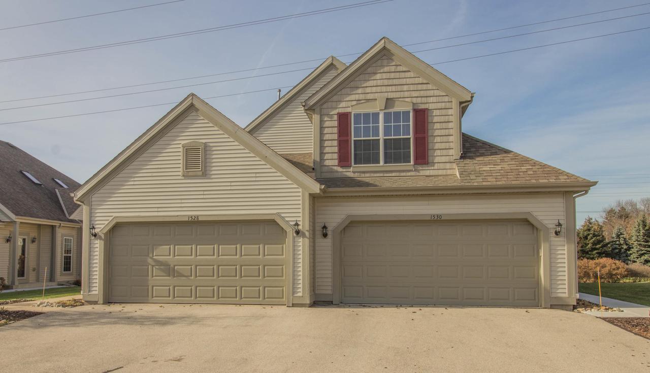 1530 Roxbury Way, Waukesha, WI 53186