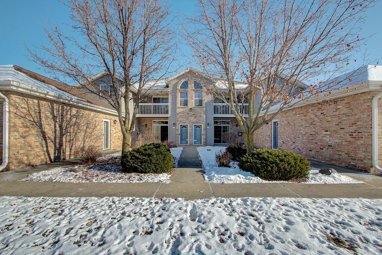 9131 S Aspen Dr #7, Oak Creek, WI 53154