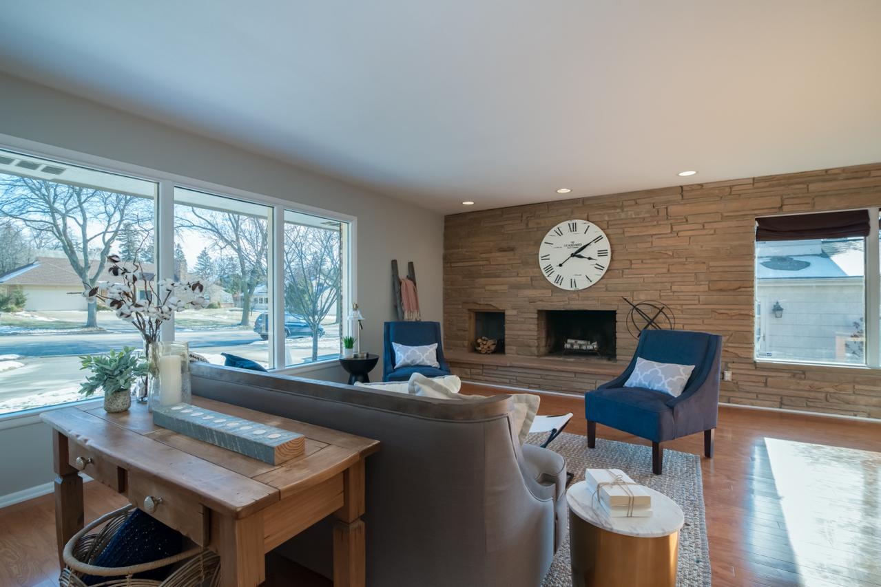 6121 N Lake Dr, Whitefish Bay, WI 53217