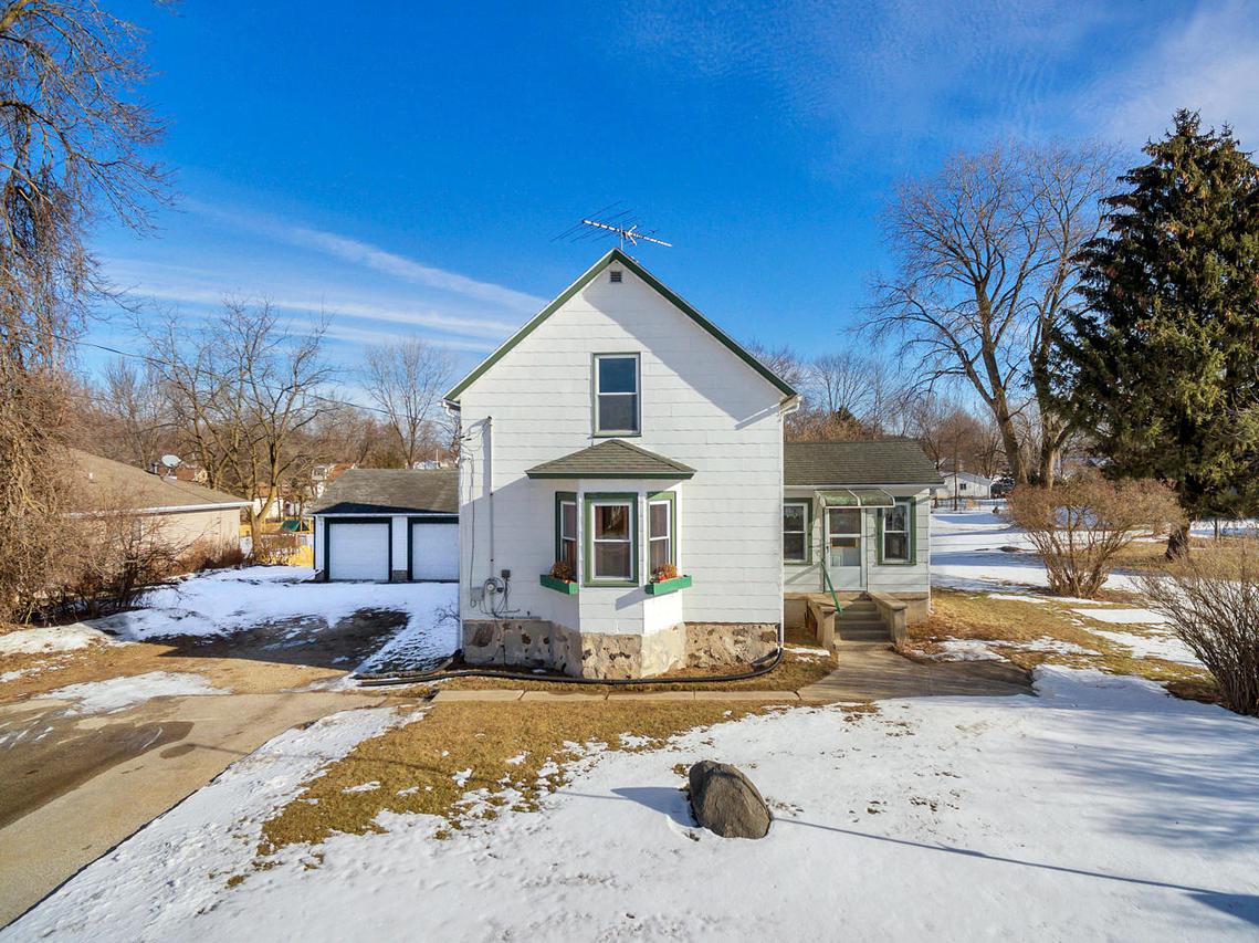 330 Kettle Moraine Dr., Slinger, WI 53086