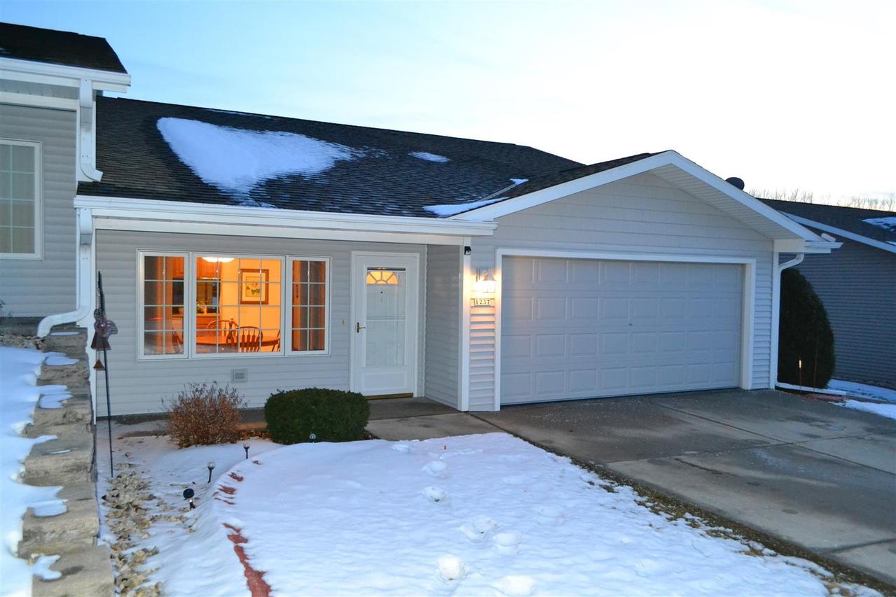 1237 Stillwater Ln., Hartford, WI 53027