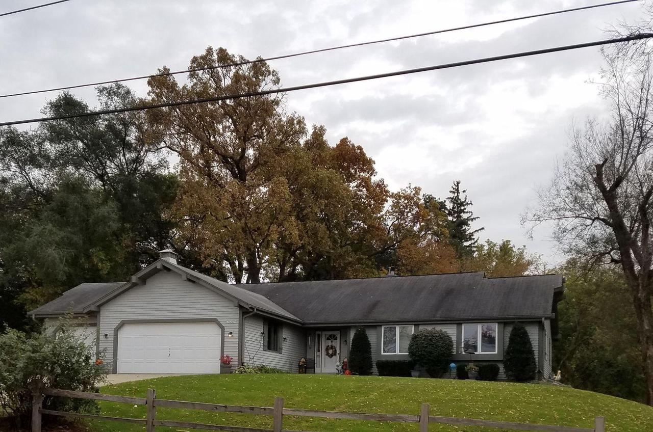 N29W26677 Peterson Dr, Pewaukee, WI 53072