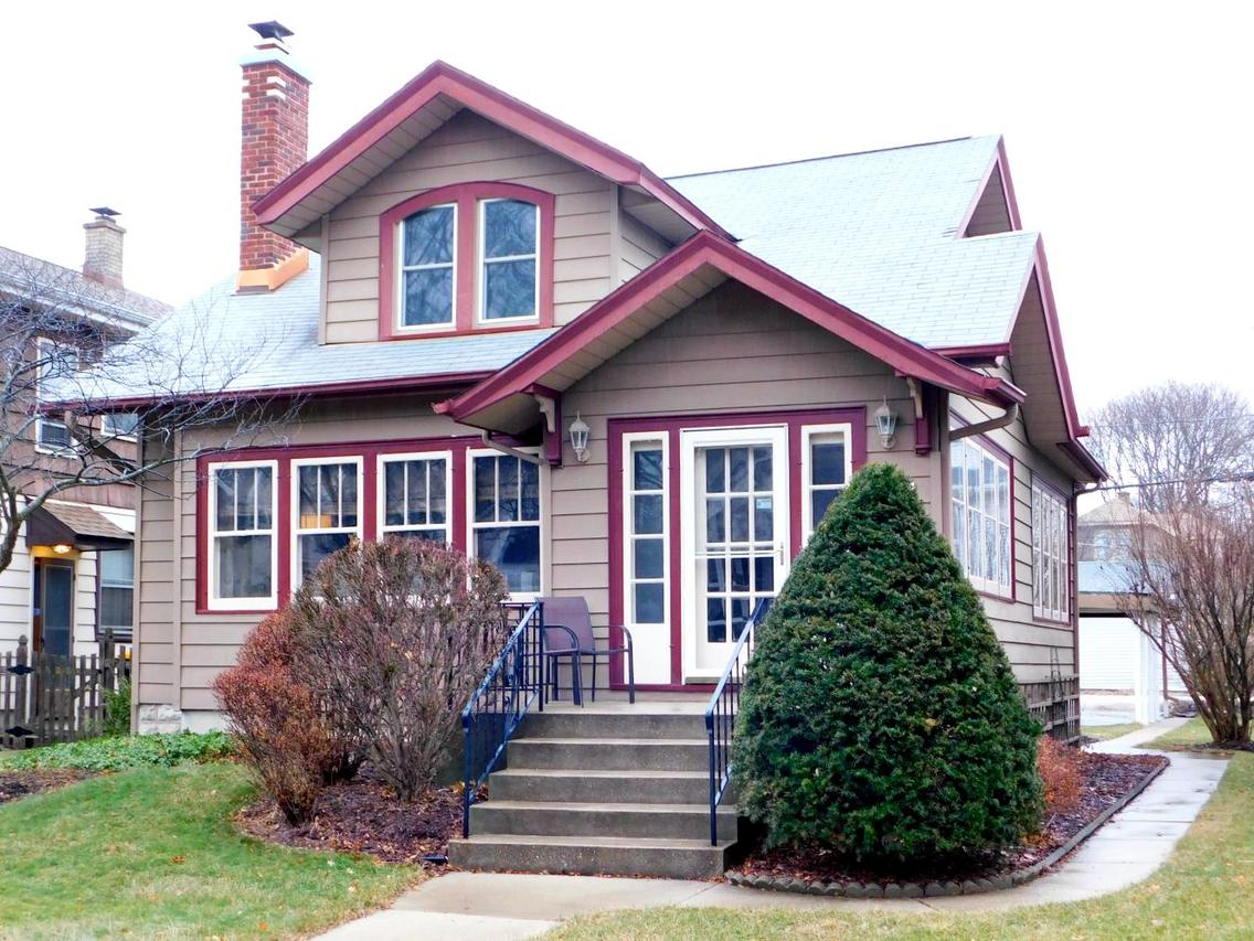 2112 N 65th St, Wauwatosa, WI 53213