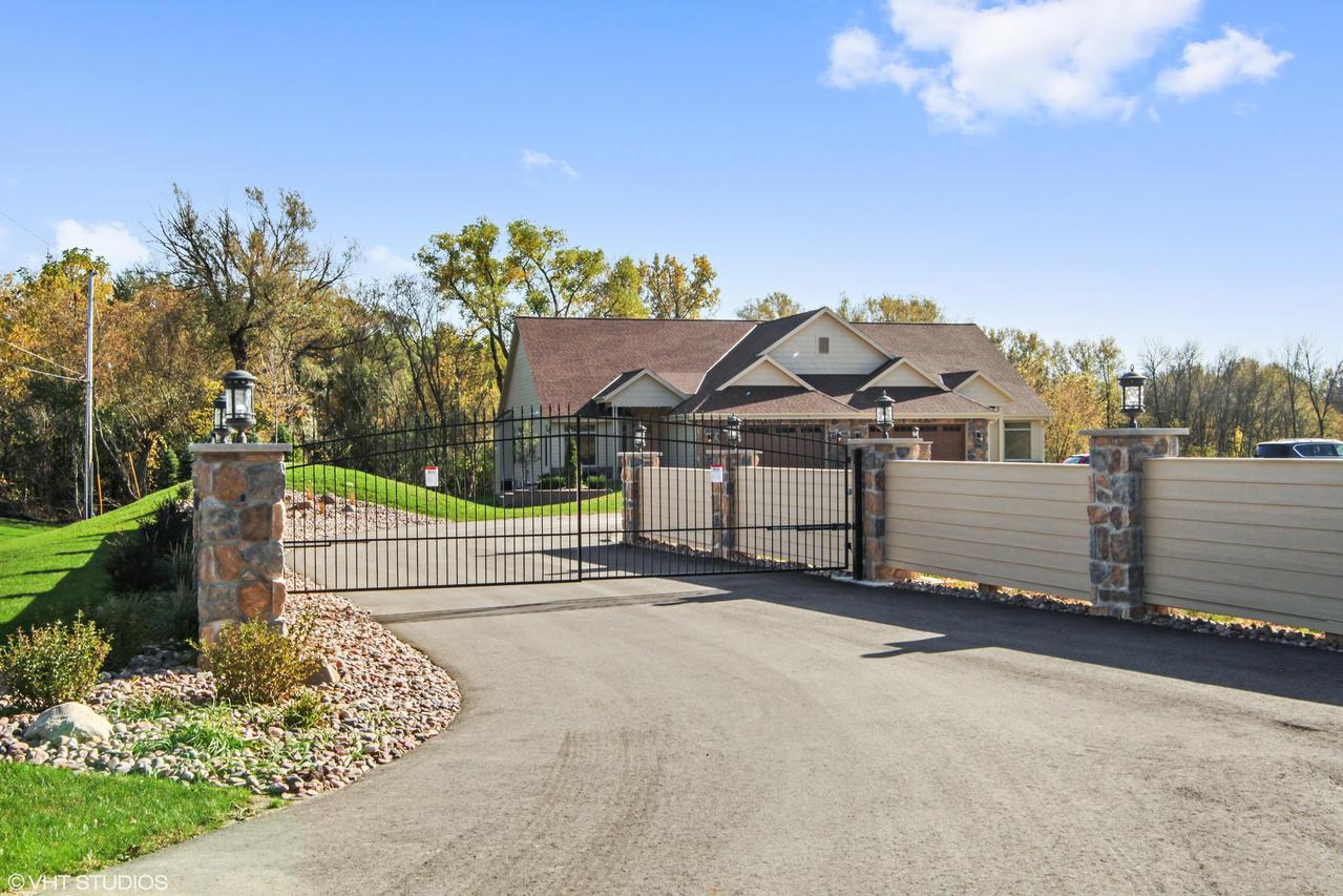 W126N7865 Riverview Ln #61, Menomonee Falls, WI 53051