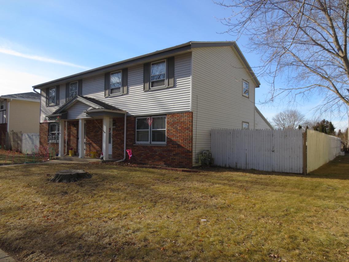 1422 Oakdale Dr. #1424, Waukesha, WI 53189