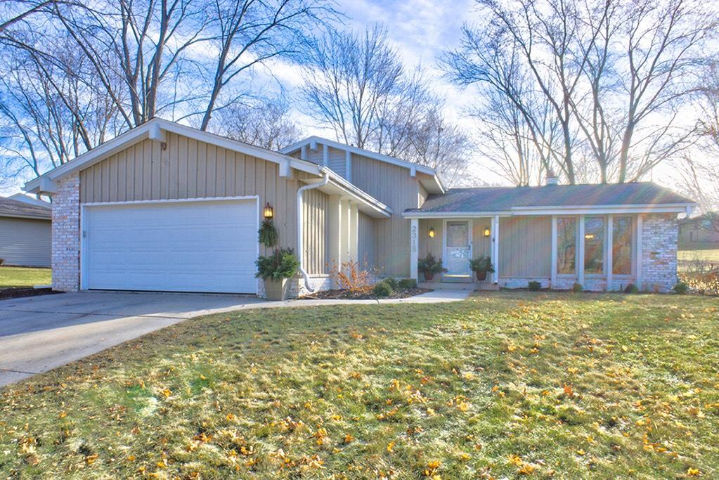 2315 Napa Trl, Waukesha, WI 53188
