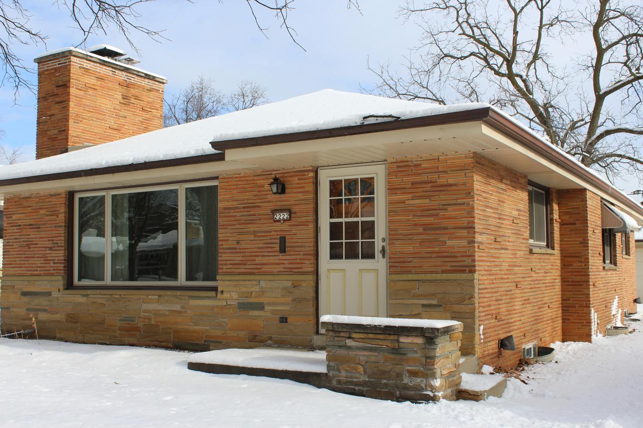 2222 N 103rd St, Wauwatosa, WI 53226