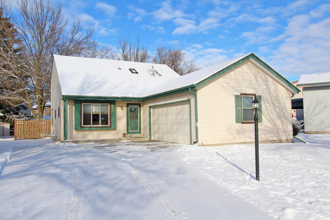 206 Rivera Dr, Waukesha, WI 53189