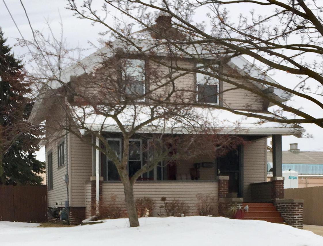 1613 Clark St., Manitowoc, WI 54220