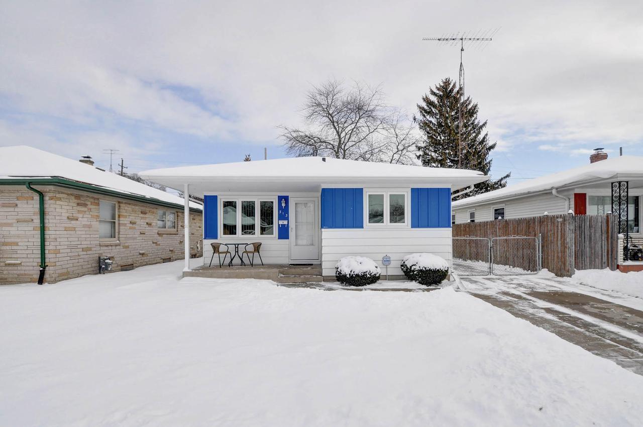 313 Mertens Ave, Racine, WI 53405