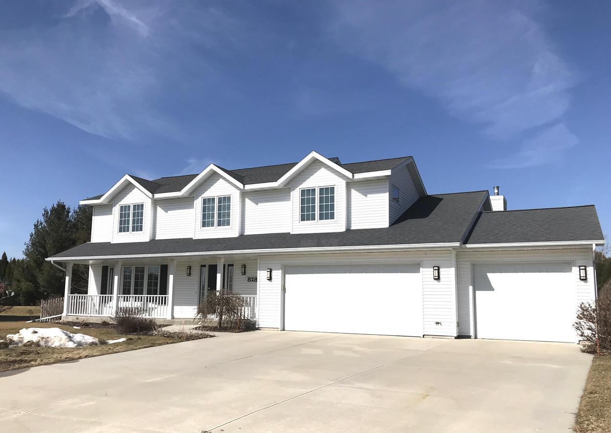 828 Ash Cir., Plymouth, WI 53073