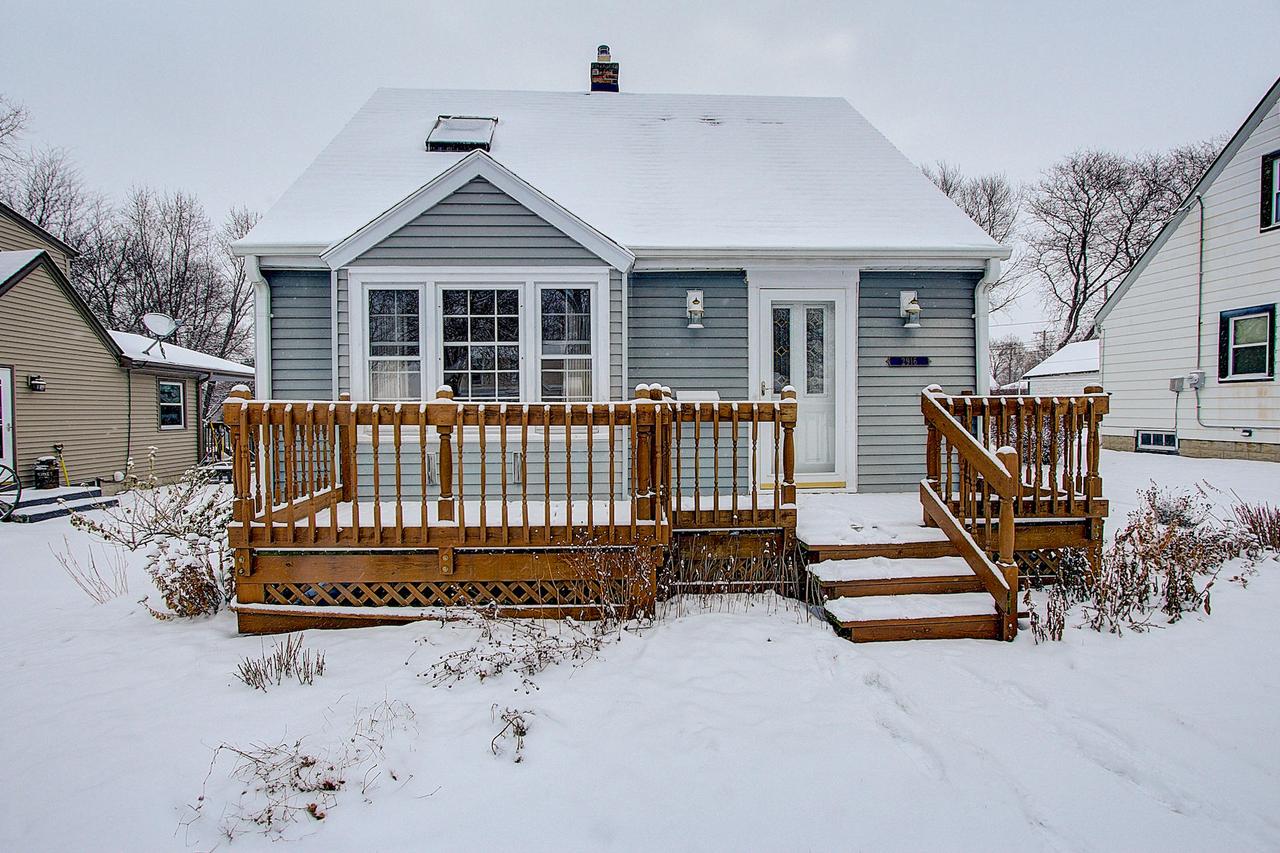 2916 S 90th St, West Allis, WI 53227