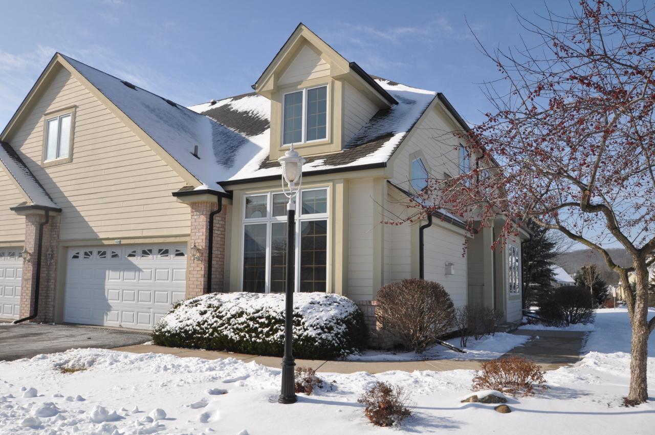 428 Meadowdale Dr., Waukesha, WI 53188