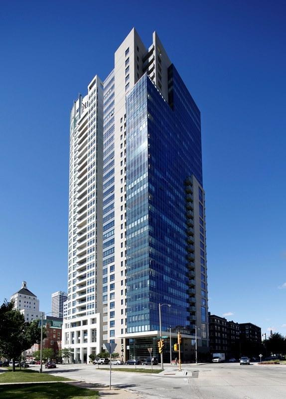 923 E Kilbourn Ave #1802, Milwaukee, WI 53202