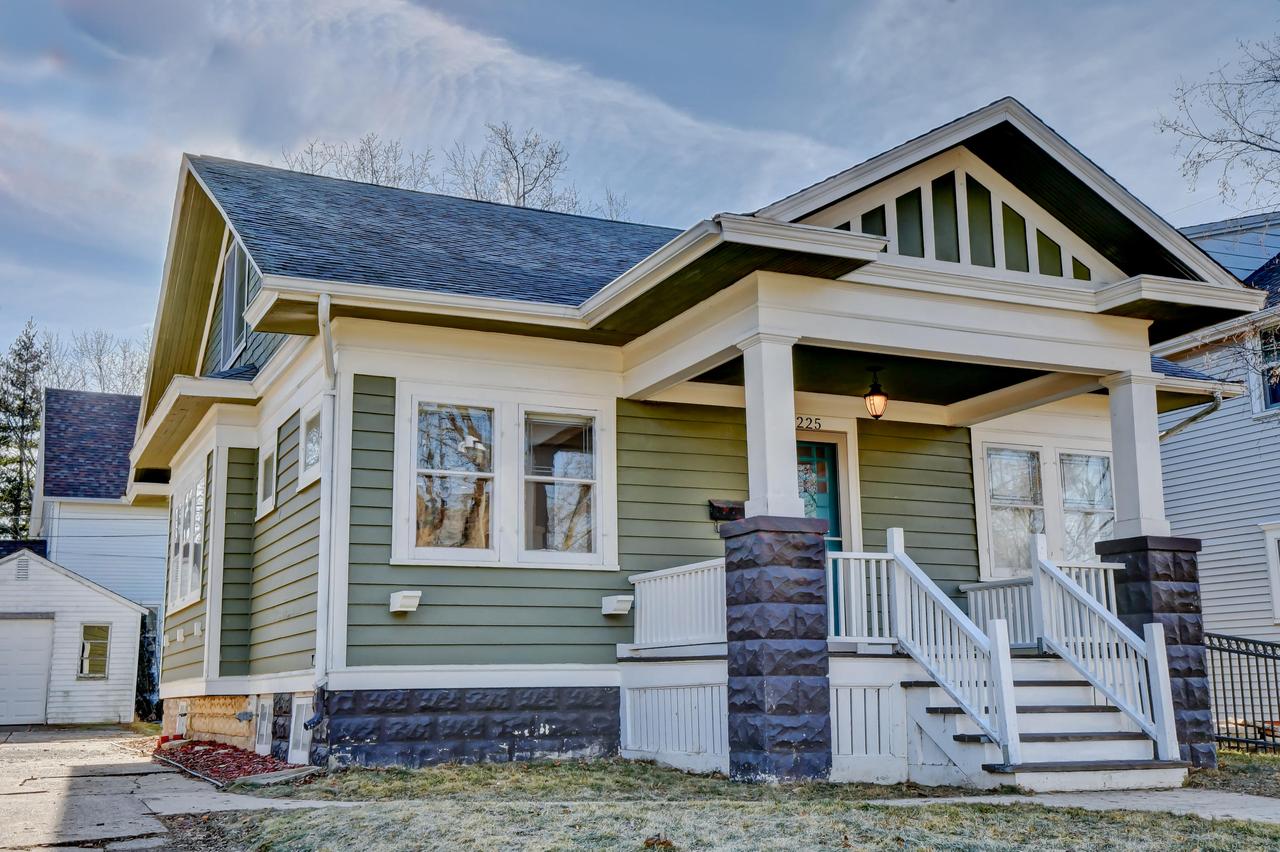 8225 Warren Ave., Wauwatosa, WI 53213