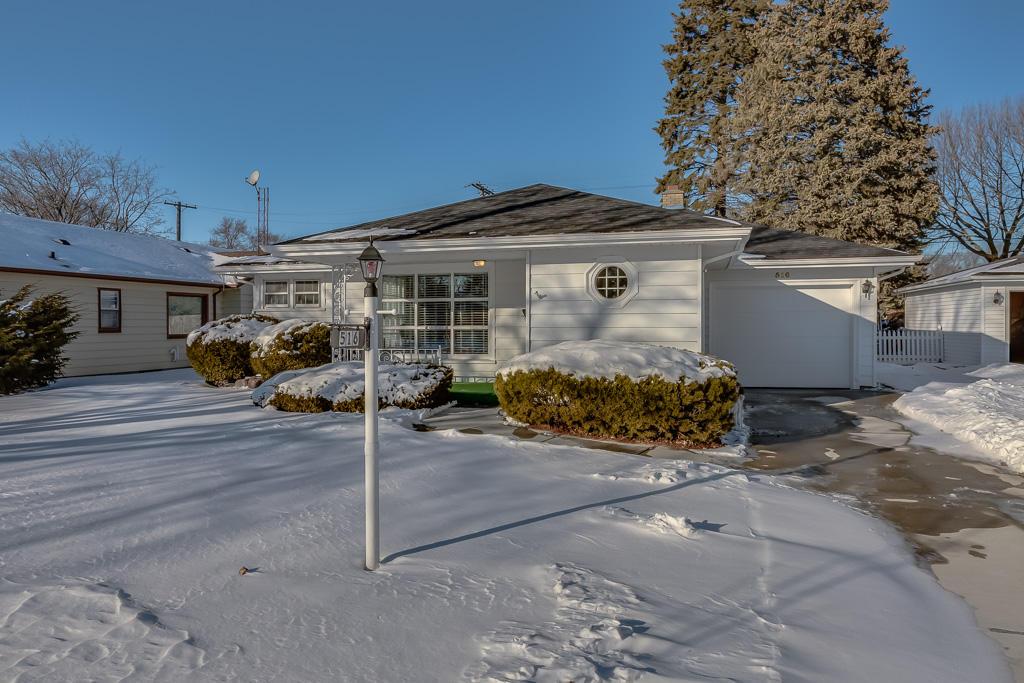 516 Shoreland Dr, Racine, WI 53402