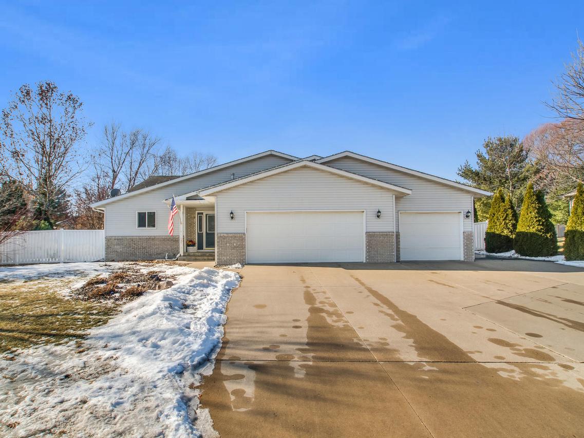 504 Ryan St, Holmen, WI 54636