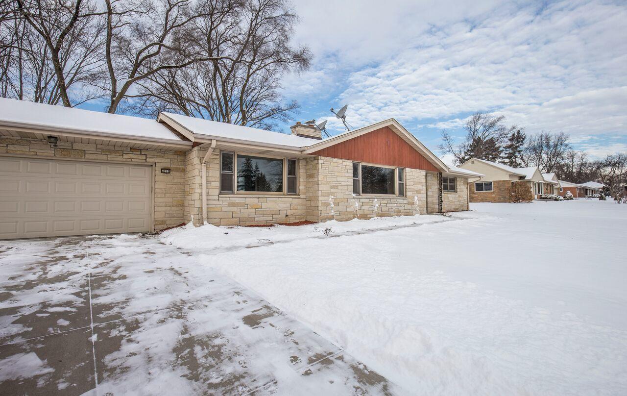 4215 N 162nd St, Brookfield, WI 53005