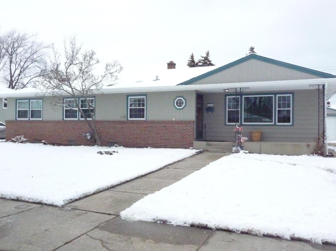 824 Saxony Dr., Racine, WI 53402