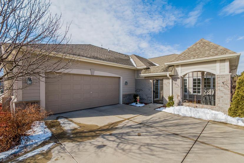 W162N5505 Westwind Dr, Menomonee Falls, WI 53051