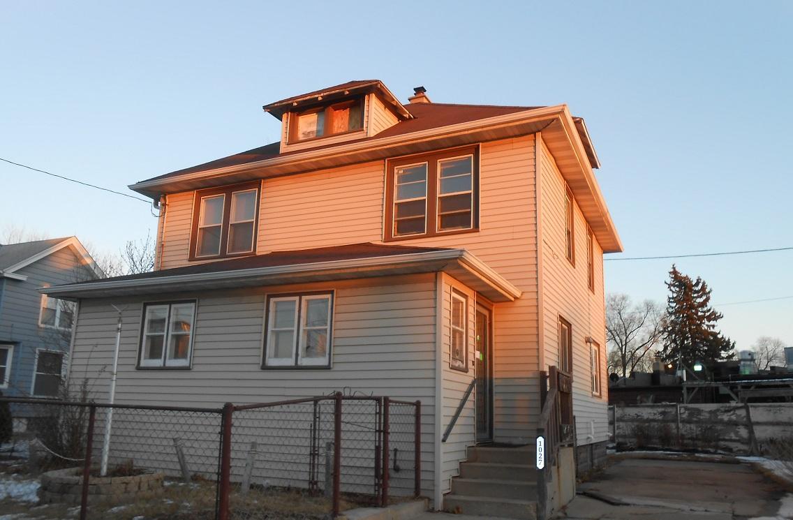 1027 White Rock Ave, Waukesha, WI 53186