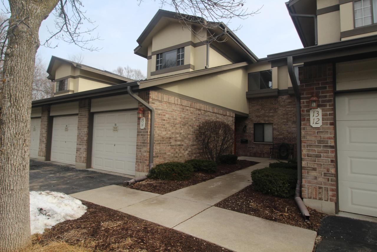 500 W Bender Rd #15, Glendale, WI 53217