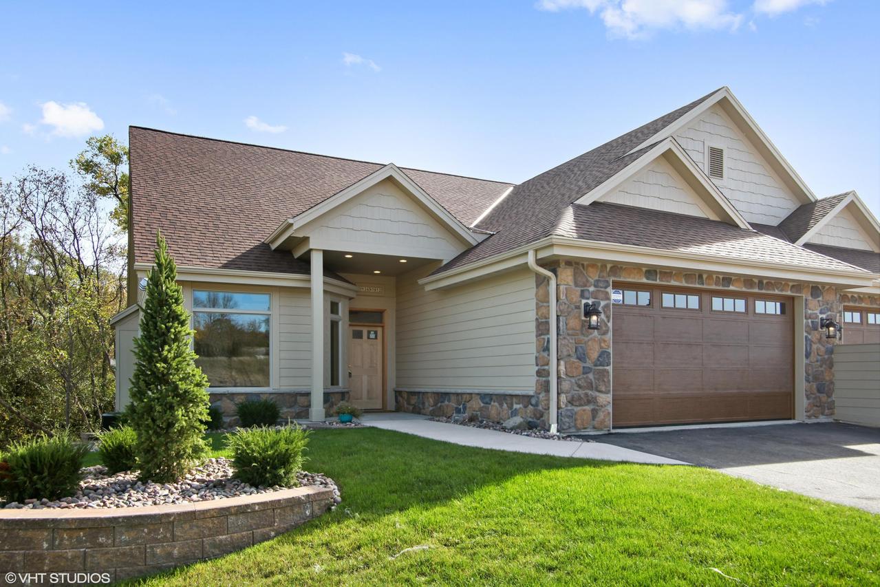 W127N7847 Riverview Ln, Menomonee Falls, WI 53051