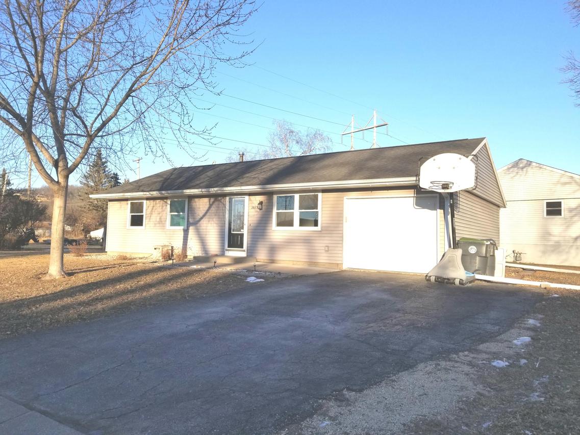 2883 S 29th Ct, La Crosse, WI 54601