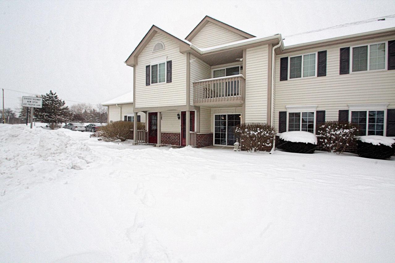 516 Pewaukee Rd #B, Pewaukee, WI 53072