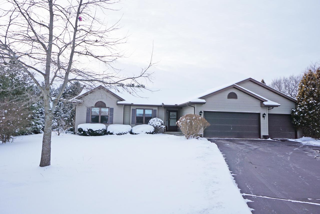 W362S2575 Lisa Ln, Ottawa, WI 53118
