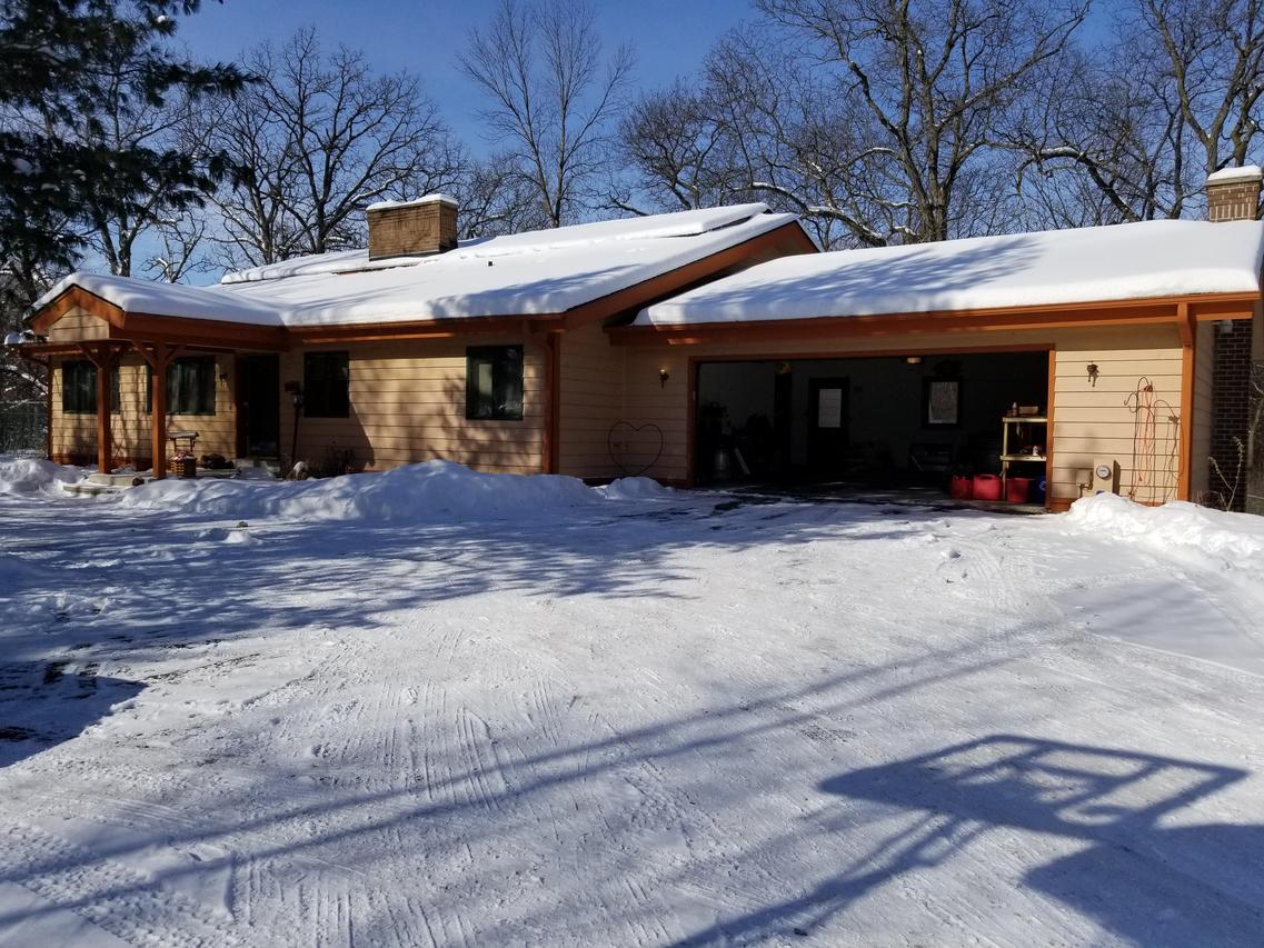250 N Summit Moors Dr, Summit, WI 53066