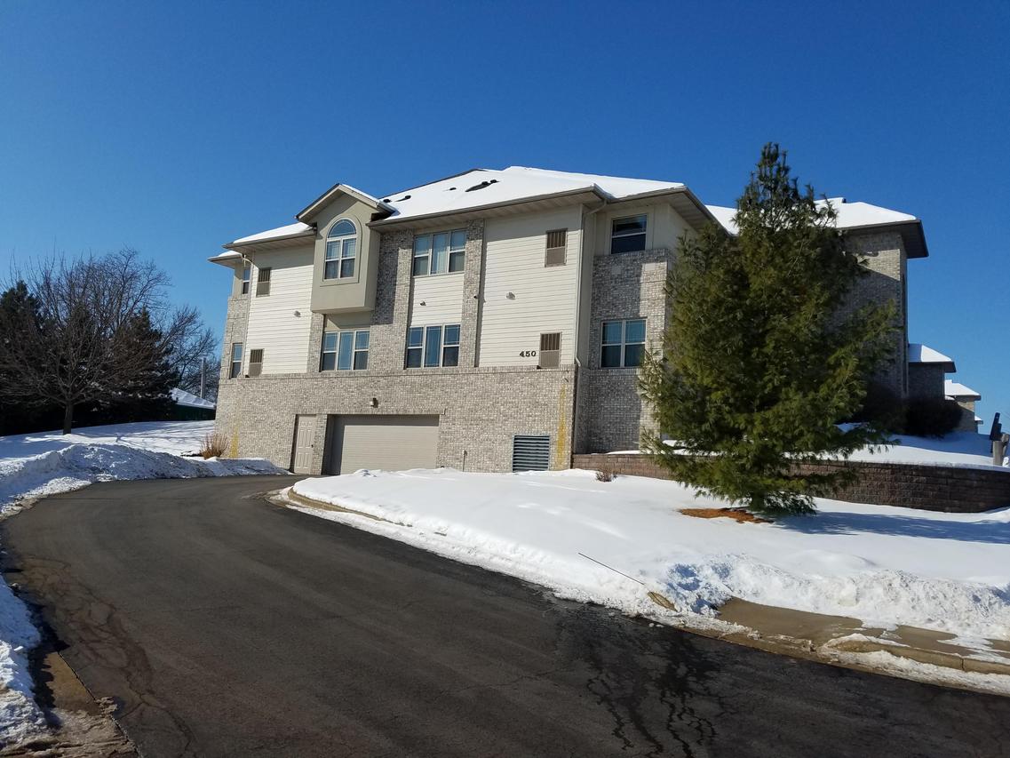 450 N Silverbrook Dr #105, West Bend, WI 53090
