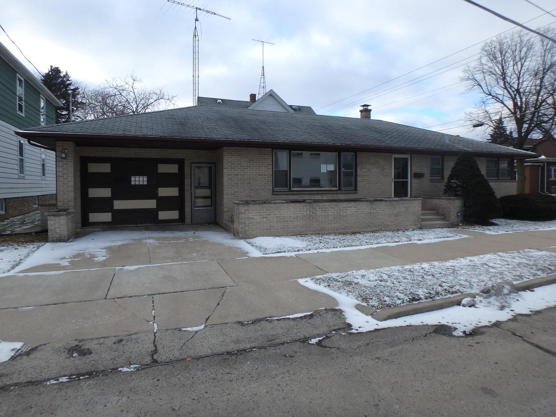 1928 La Salle St., Racine, WI 53402