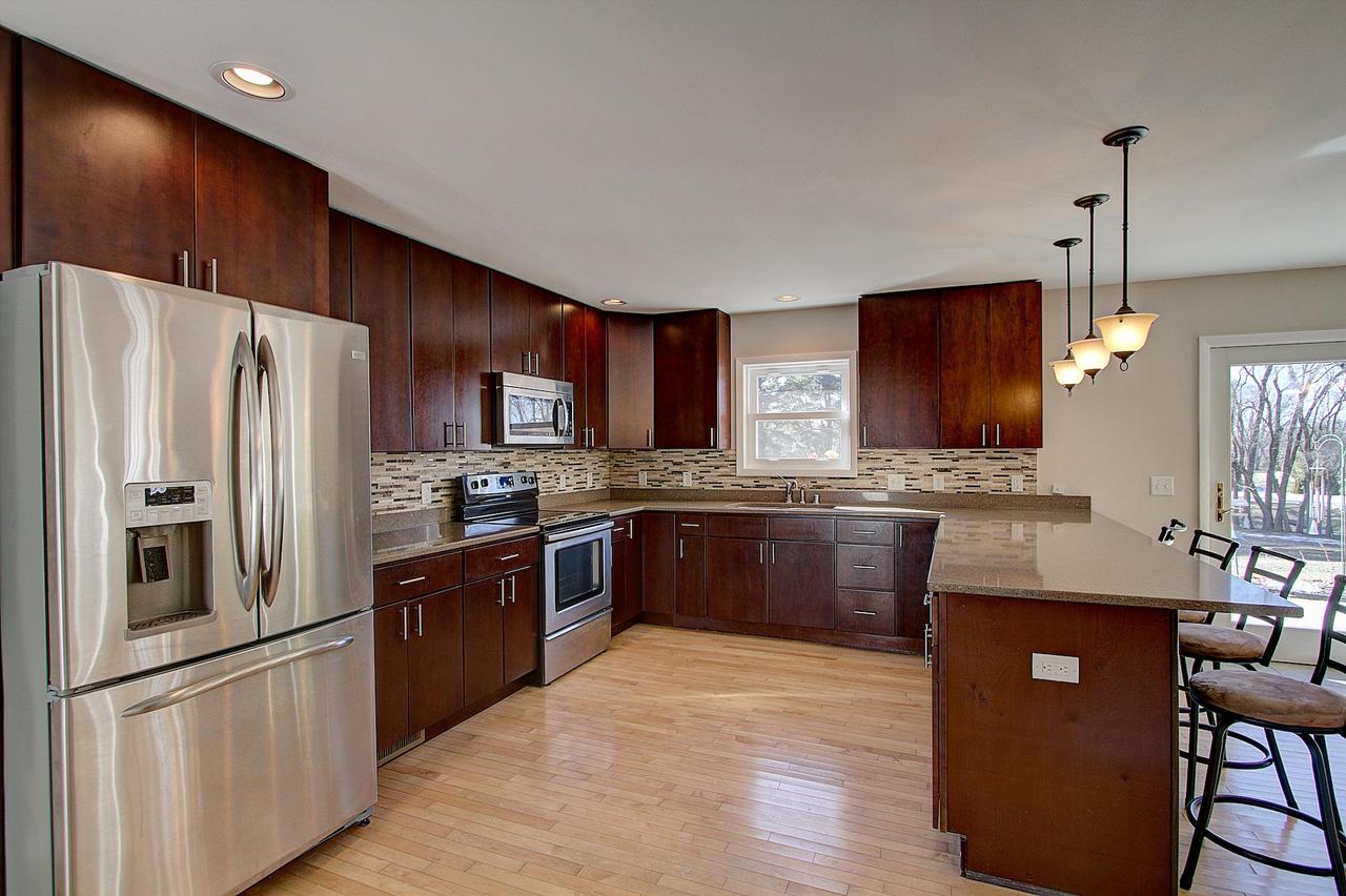 N63W37985 Vista Dr, Oconomowoc, WI 53066