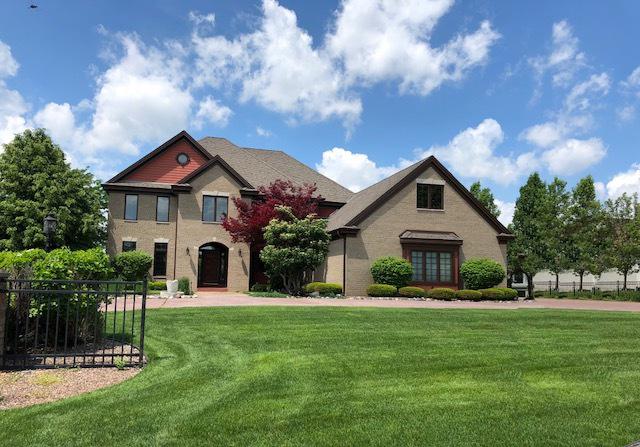 7601 S Cambridge Dr, Franklin, WI 53132