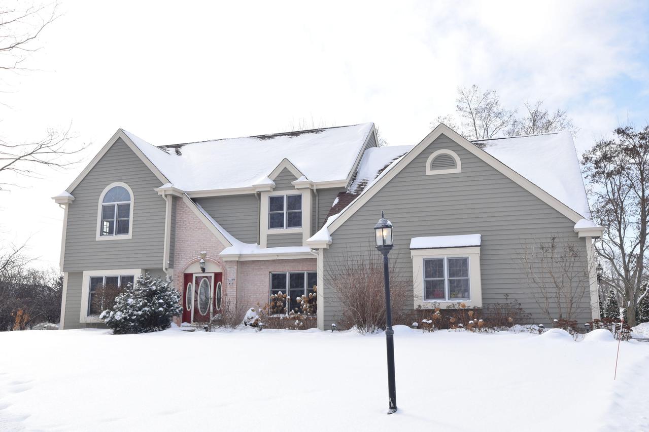 11149 N Lincolnshire Dr, Mequon, WI 53097