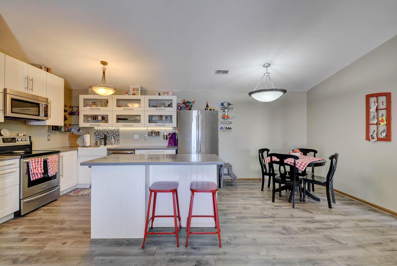 1255 N Sunnyslope Dr 204, Mount Pleasant, WI 53406