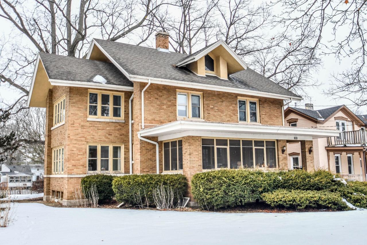 606 S 9th St, Watertown, WI 53094