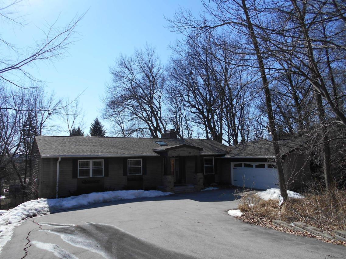 21395 Cologne Rd, Brookfield, WI 53186