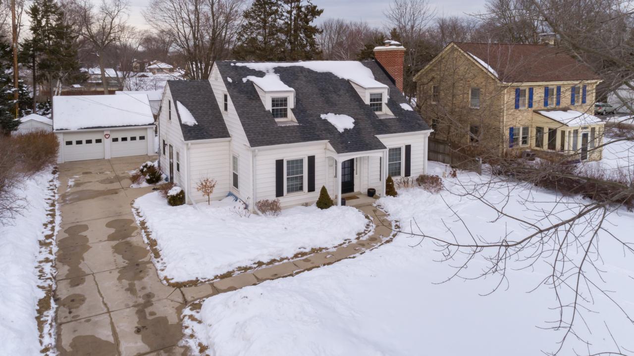 312 E Willow Rd, Fox Point, WI 53217