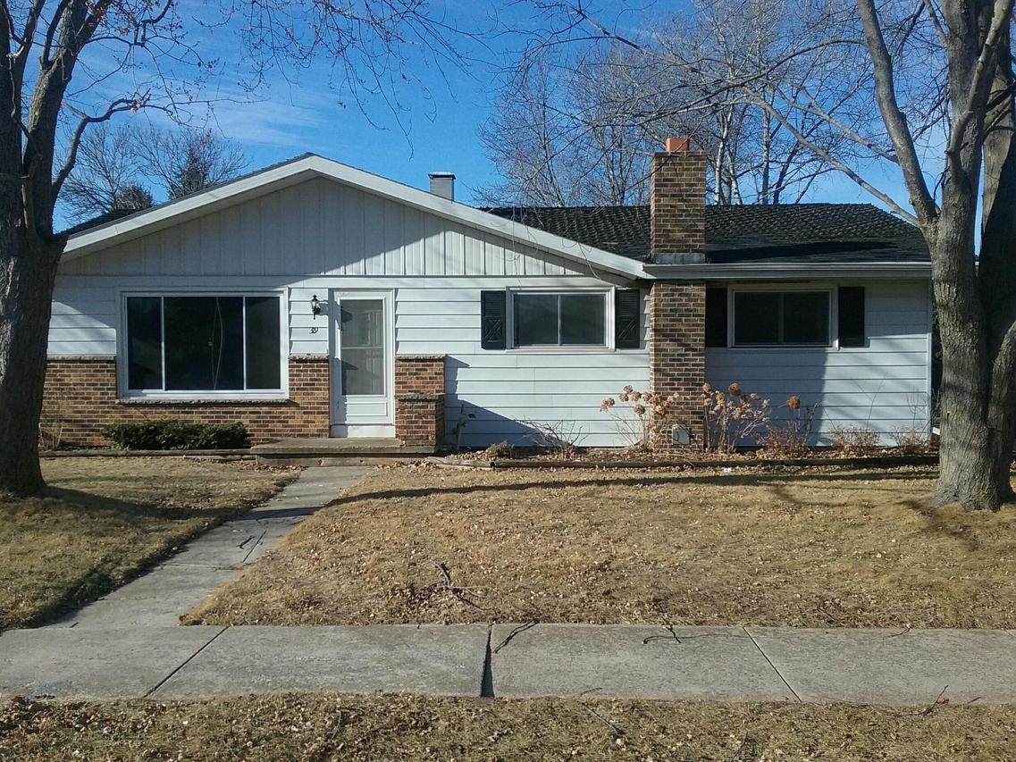 319 Hawthorne Dr, Fond Du Lac, WI 54935