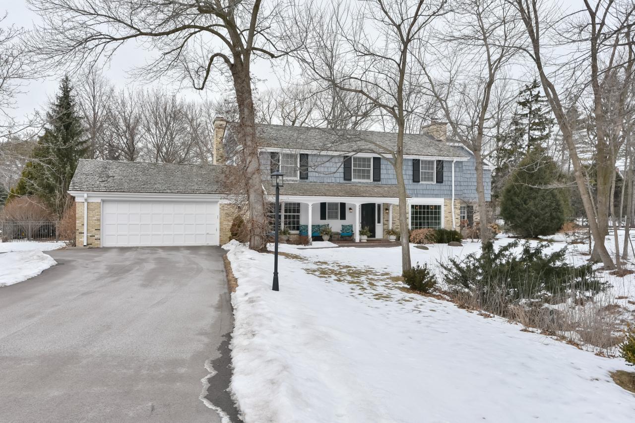 9512 N Wakefield Ct, Bayside, WI 53217