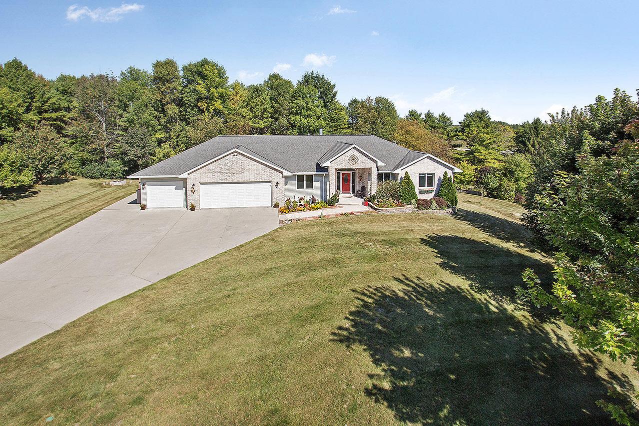 2832 Rolling Hills Dr., Manitowoc, WI 54220