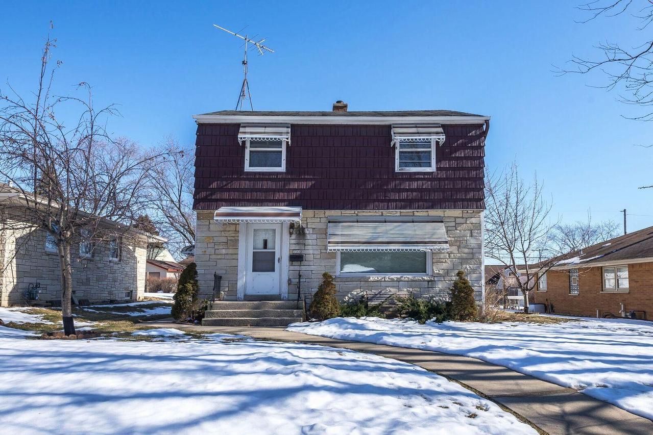 3364 Strothmann Dr, Greenfield, WI 53219