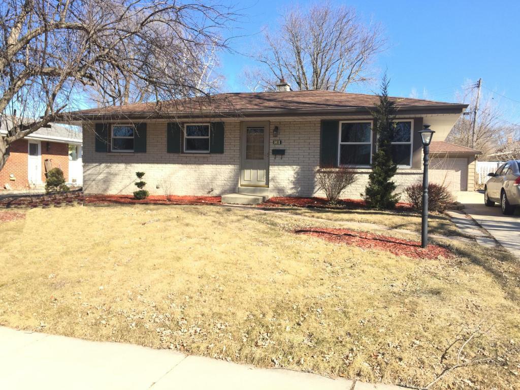 W149N8418 Norman Dr, Menomonee Falls, WI 53051