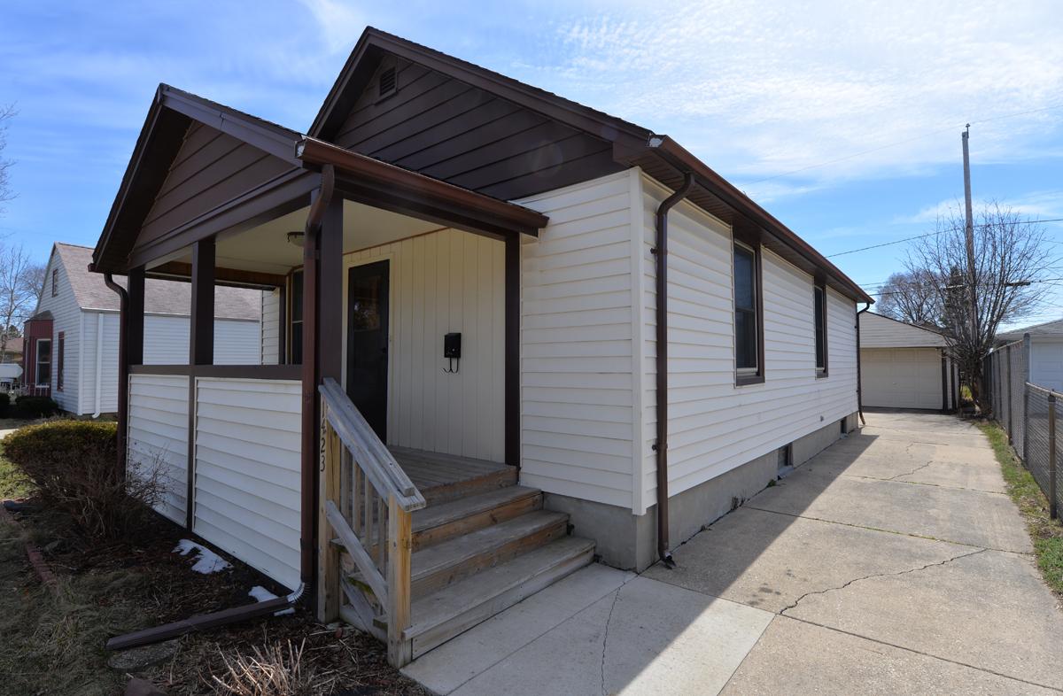 1423 Willmor St, Racine, WI 53402