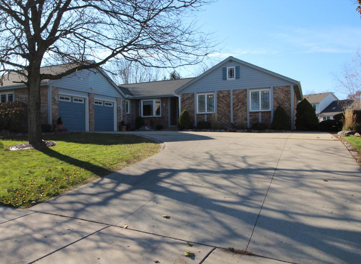 1026 Cottonwood Ct, West Bend, WI 53095